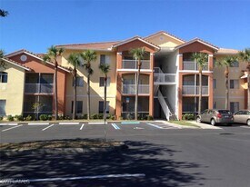 6321 Aragon Way in Ft. Myers, FL - Building Photo