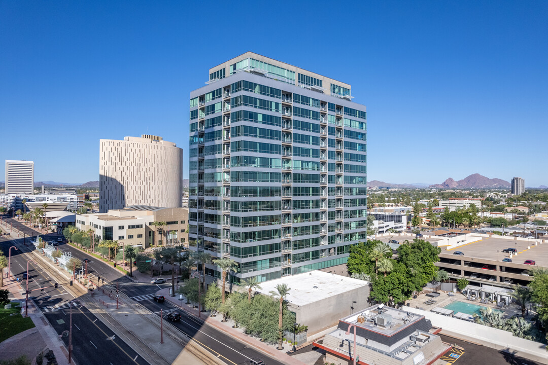 One Lexington in Phoenix, AZ - Building Photo