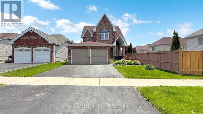 1035 Beatrice St E in Oshawa, ON - Building Photo - Building Photo