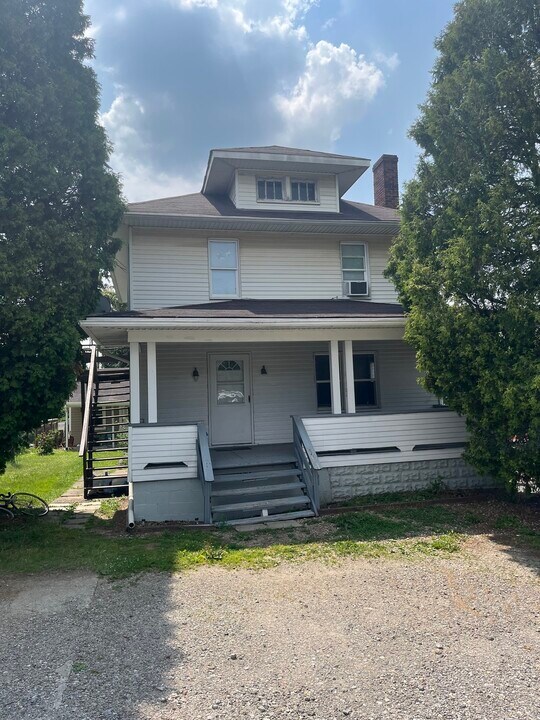 2237 Brodhead Rd-Unit -1 in Aliquippa, PA - Building Photo