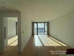 131-01 40th Rd, Unit 16T in Queens, NY - Foto de edificio - Building Photo