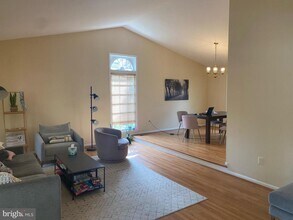 947 Farm Haven Dr in Rockville, MD - Building Photo - Building Photo