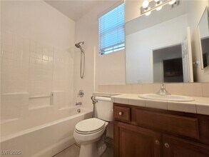 7423 Coyote Cave Ave in Las Vegas, NV - Building Photo - Building Photo