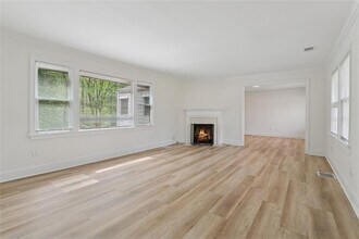 2116 E Roxboro Rd NE in Atlanta, GA - Building Photo - Building Photo