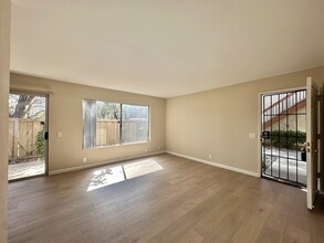 4065 Porte La Paz in San Diego, CA - Building Photo - Building Photo