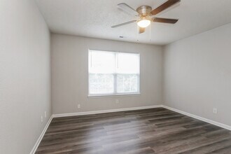 5425 Bluff View Dr in Indianapolis, IN - Building Photo - Building Photo
