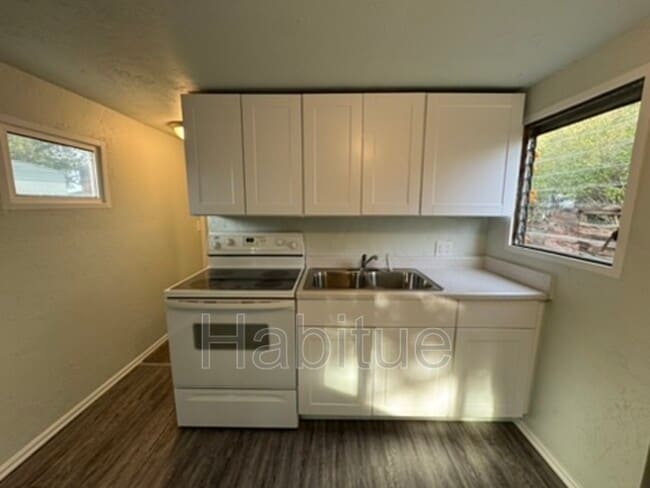 property at 2318 W Targee St