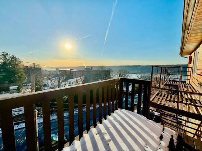 329 N Broadway in Yonkers, NY - Building Photo - Building Photo