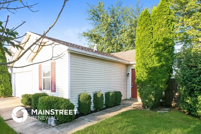 2378 Harvest Moon Dr in Greenwood, IN - Foto de edificio - Building Photo