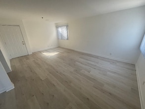 555 Oak St in Glendale, CA - Building Photo - Building Photo
