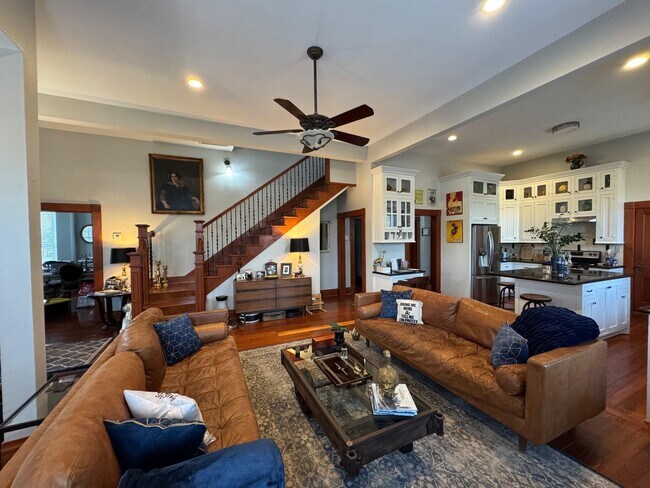 1615 Houston Ave in Houston, TX - Building Photo - Building Photo