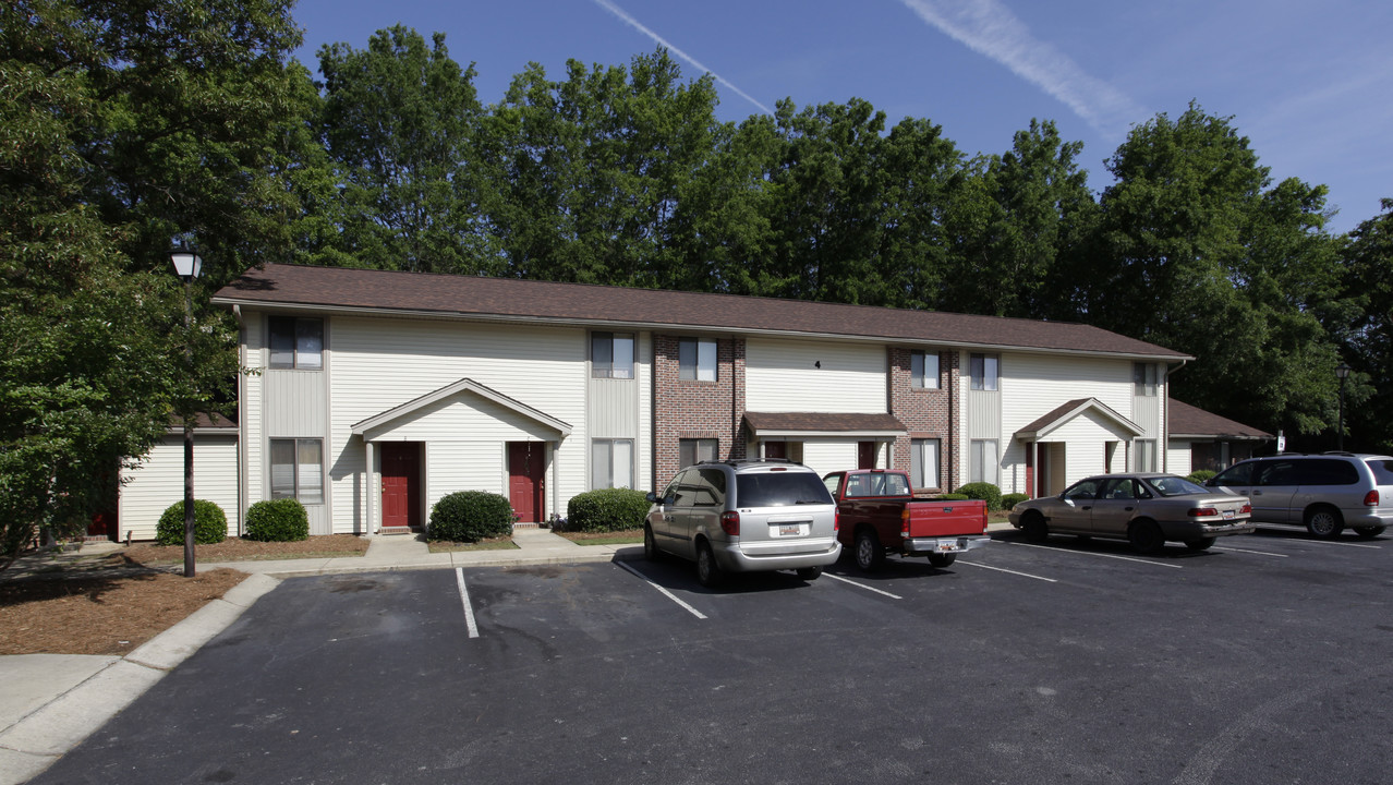 Countryside Townhouses in Clinton, SC - Foto de edificio