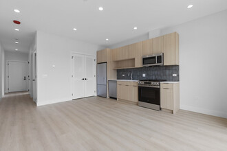 906 W Dakin St, Unit 202 in Chicago, IL - Building Photo - Building Photo