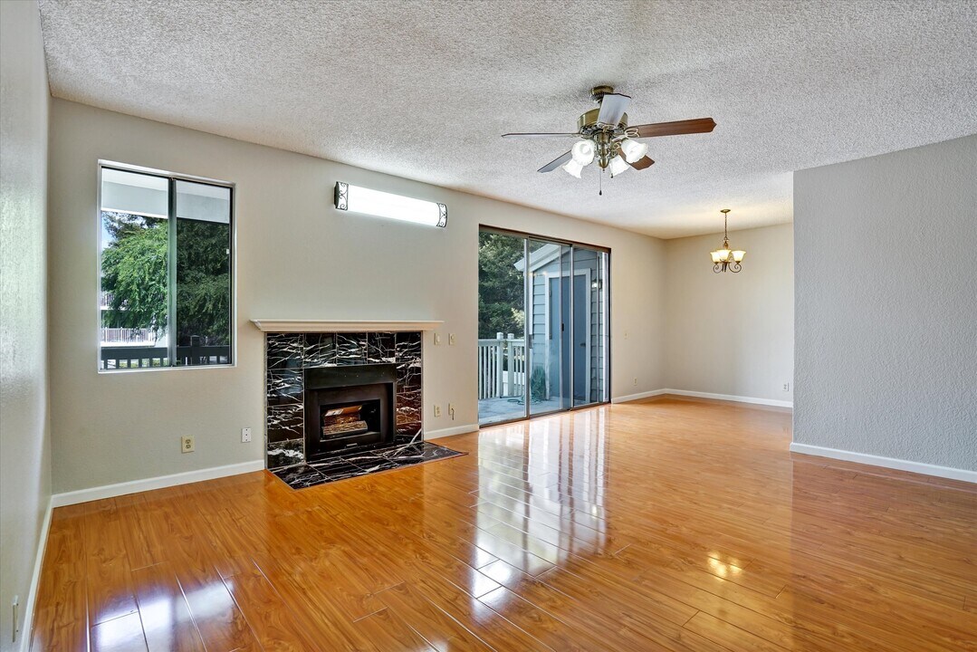 3402 Pinewood Terrace, Unit 211 in Fremont, CA - Building Photo