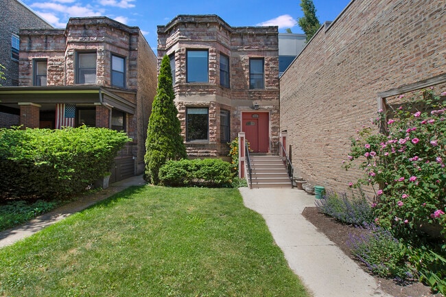 property at 4532 N Damen Ave