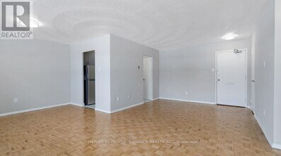 3875 Sheppard Ave E in Toronto, ON - Building Photo - Building Photo