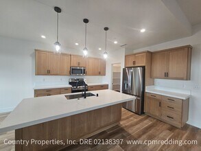 1412 White Water Cir in Redding, CA - Building Photo - Building Photo