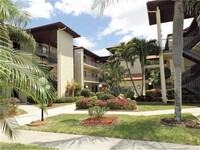 11300 Caravel Cir in Ft. Myers, FL - Foto de edificio - Building Photo