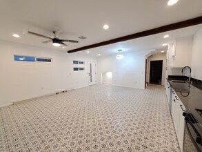2522 Delaware St in Huntington Beach, CA - Foto de edificio - Building Photo