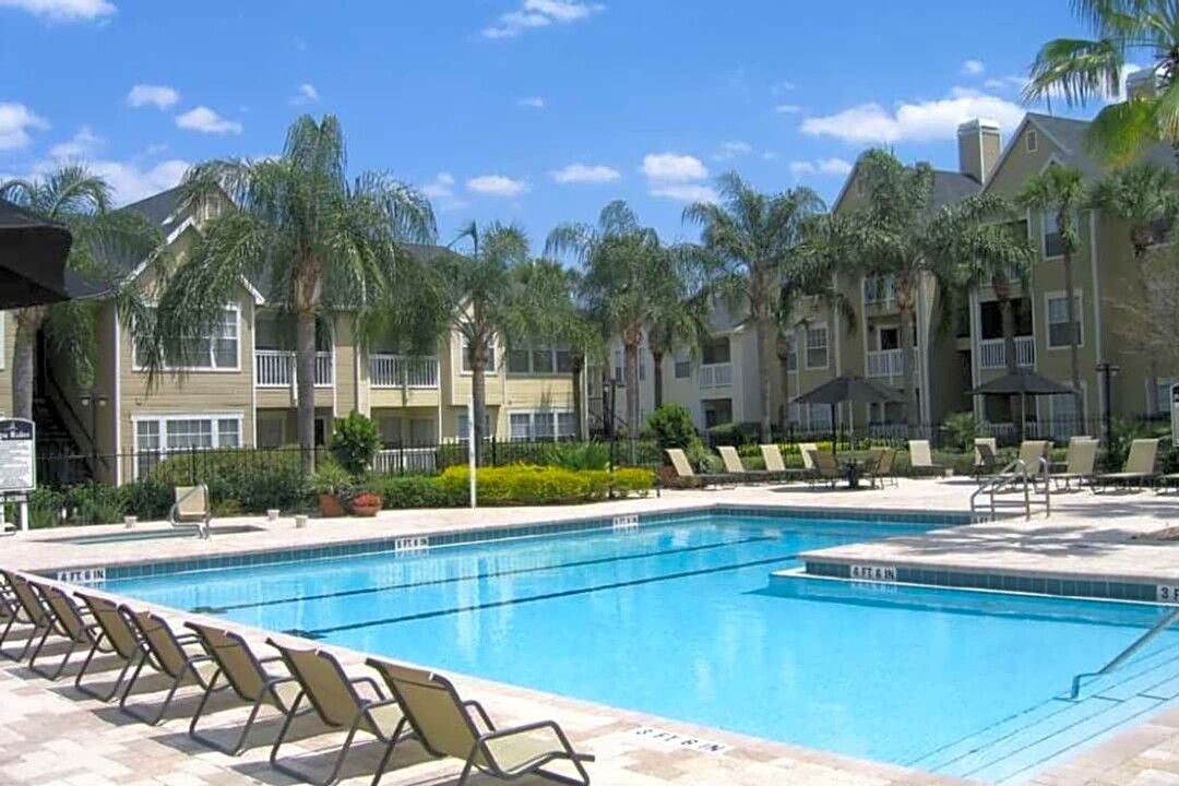 1061 S Hiawassee Rd in Orlando, FL - Building Photo