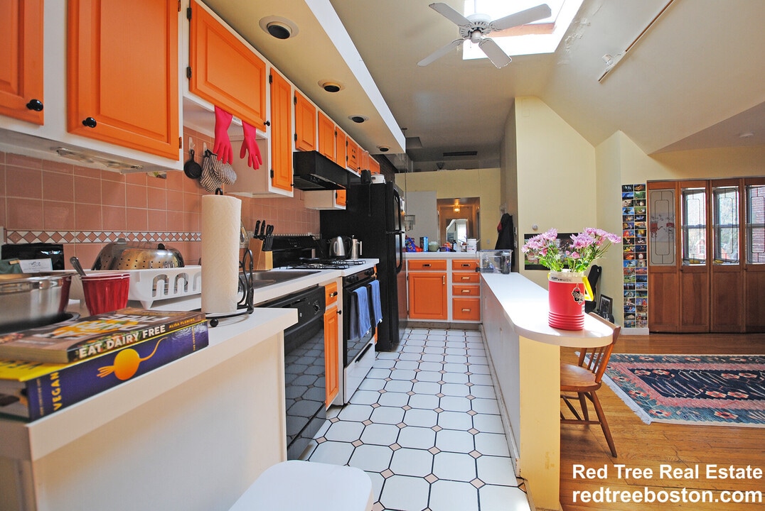 1678 Beacon St in Brookline, MA - Building Photo