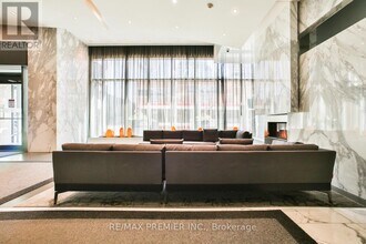 8 Charlotte St in Toronto, ON - Building Photo - Building Photo