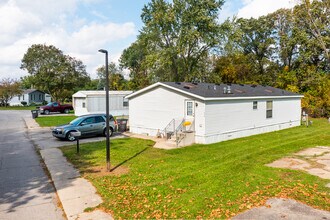 Holiday South Mobile Homes in Monroe, MI - Building Photo - Building Photo