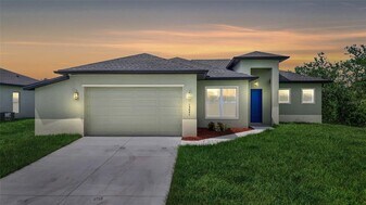 13647 Begonia Cir in Port Charlotte, FL - Building Photo