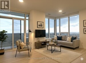 5105 Hurontario St in Mississauga, ON - Building Photo - Building Photo