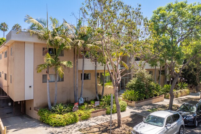 Harper Arms in West Hollywood, CA - Foto de edificio - Building Photo