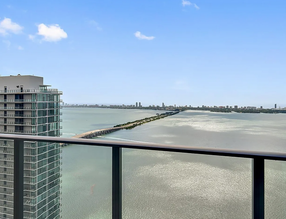 480 NE 31st St, Unit 4905 in Miami, FL - Building Photo