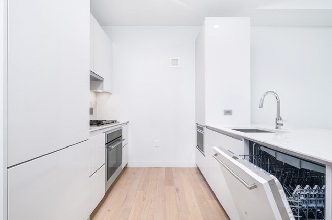 133 Seaport Blvd, Unit 1819 in Boston, MA - Foto de edificio - Building Photo