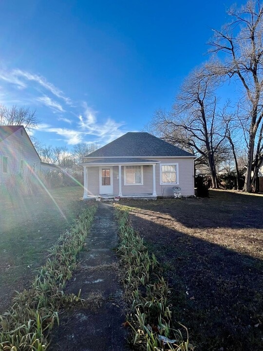 504 S Hickory St in Cuba, MO - Building Photo