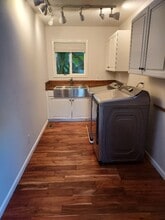 1357 Cathlamet Ct NW in Salem, OR - Foto de edificio - Building Photo