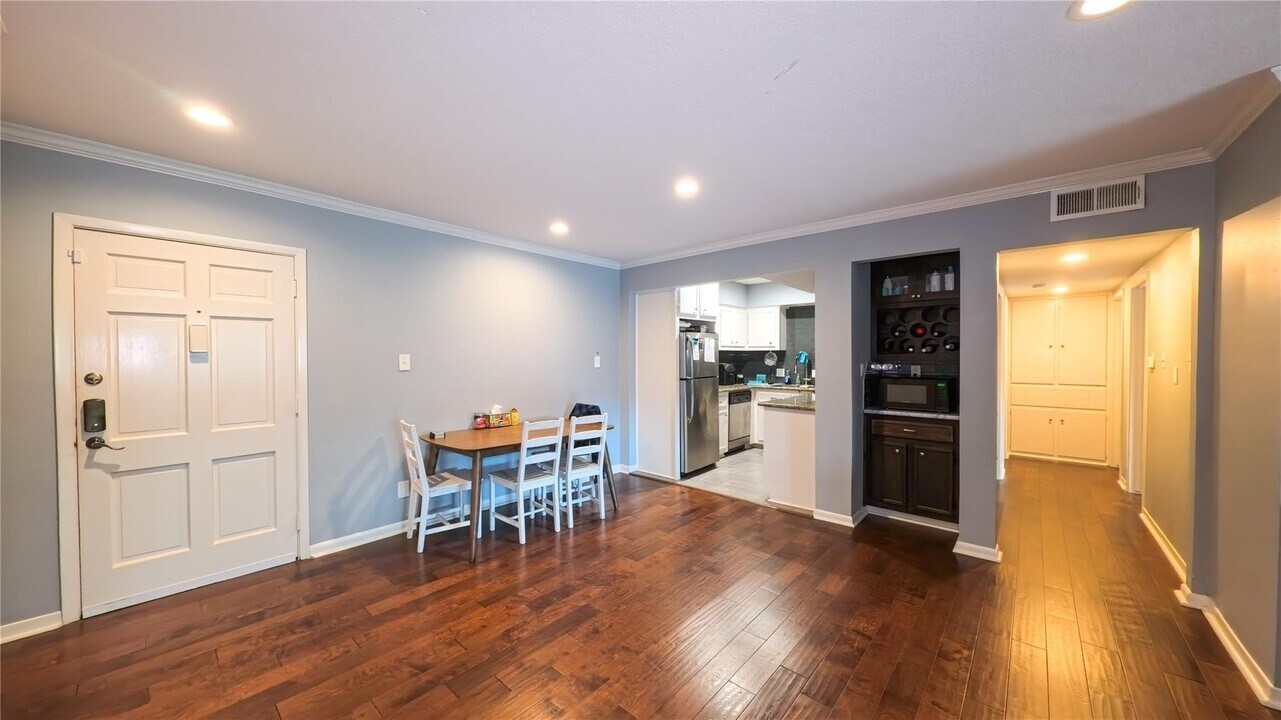 2700 Bellefontaine in Houston, TX - Building Photo