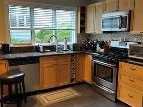 801 Bluffs Dr N in Calverton, NY - Building Photo - Building Photo