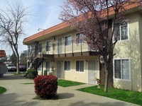 Somerset Apartments in Sacramento, CA - Building Photo - Building Photo