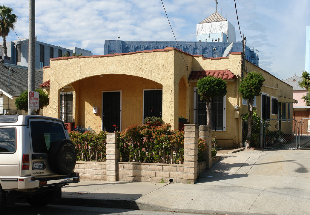 1323 N New Hampshire Ave in Los Angeles, CA - Building Photo