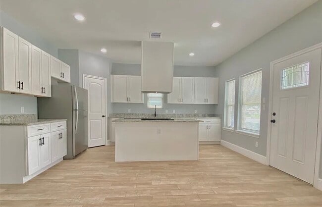 5754 Reed Rd in Houston, TX - Building Photo - Building Photo