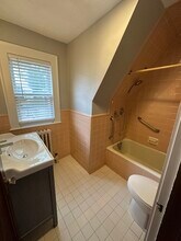 235 Ashcroft Rd, Unit 1 in Medford, MA - Building Photo - Building Photo