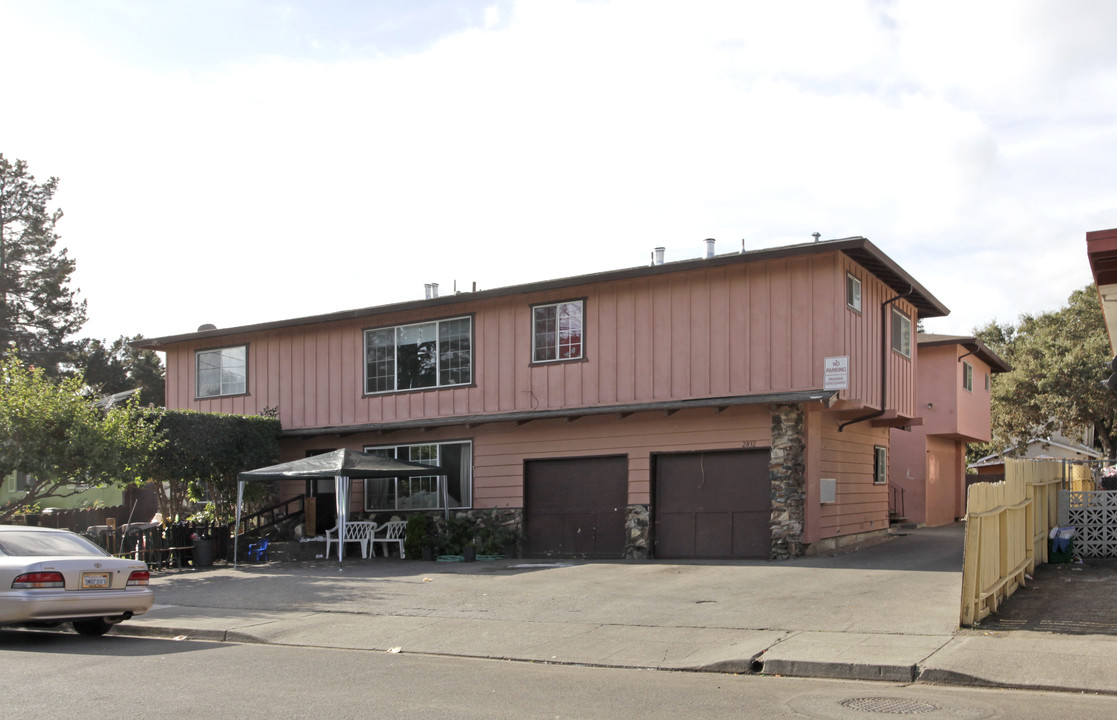 2832 Devonshire Ave in Redwood City, CA - Building Photo