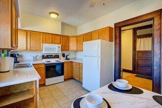 1253 Williamson St in Madison, WI - Foto de edificio - Building Photo