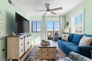 302 Canal Dr in Carolina Beach, NC - Building Photo