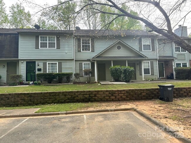 property at 3912 Briarhill Dr