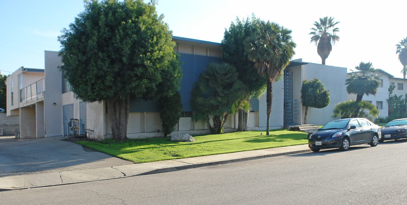 Brentmar Apartments in Pomona, CA - Foto de edificio