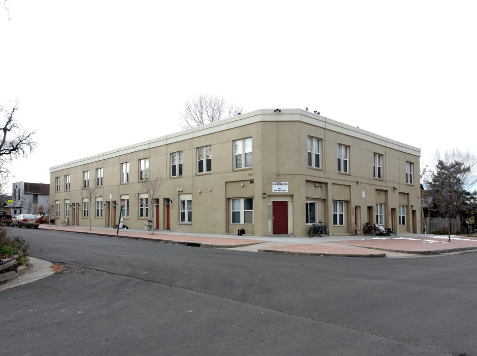 Fox Street Apartments in Denver, CO - Building Photo