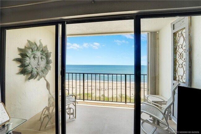 10310 S Ocean Dr in Jensen Beach, FL - Foto de edificio - Building Photo