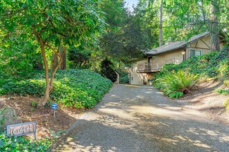 16441 SE 42nd Pl in Bellevue, WA - Building Photo - Building Photo