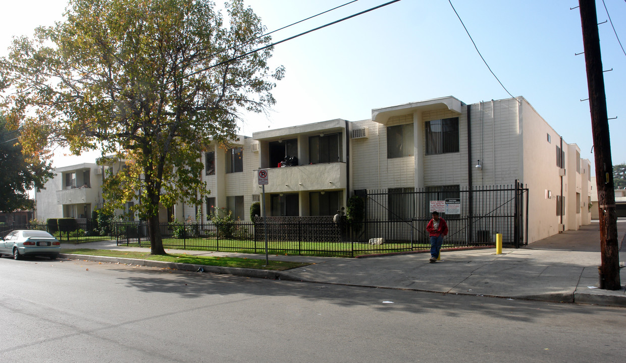 9027 Tobias Ave in Van Nuys, CA - Building Photo