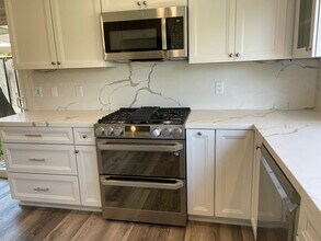 32023 Wallington Ct in Westlake Village, CA - Building Photo - Building Photo